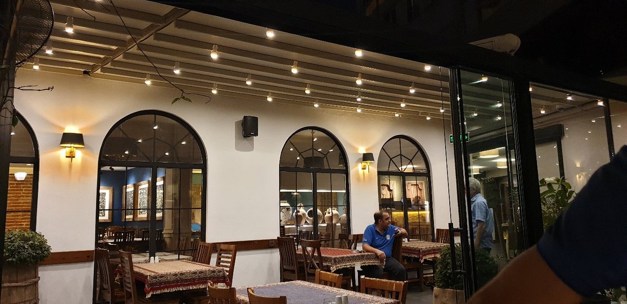 Reyhun Iranian Restaurant — Fotoğraflar (en fazla 6) 3